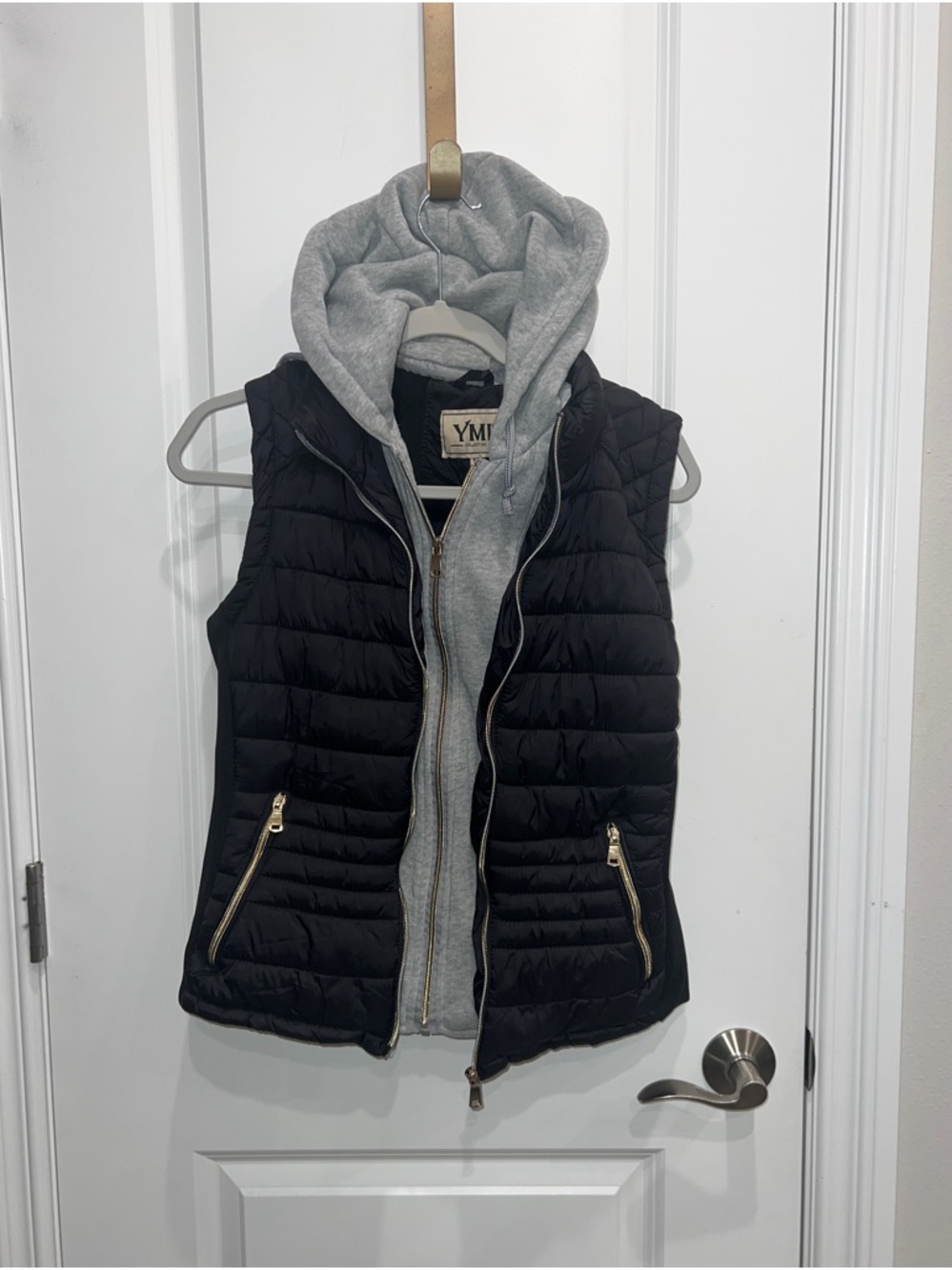 YMI Women's Black Gray Layered Hooded Puffer Vest Size Medium Full Zip Pockets